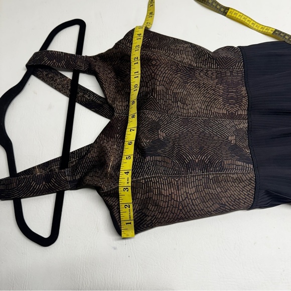Lululemon city tank peplum out Brown and Black Sleeveless Top size 10 - Picture 9 of 11